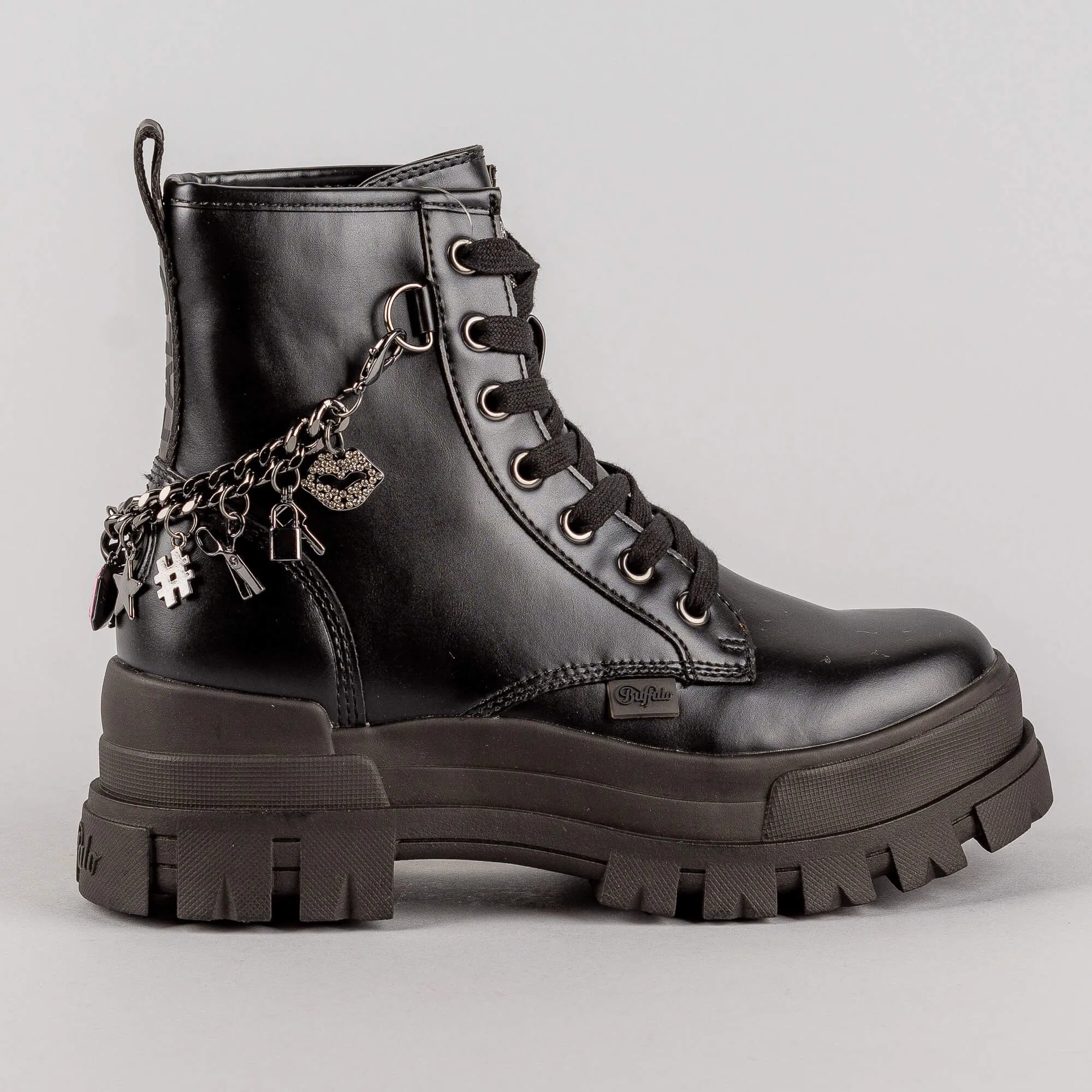 Buffalo ASPHA CHARMS black