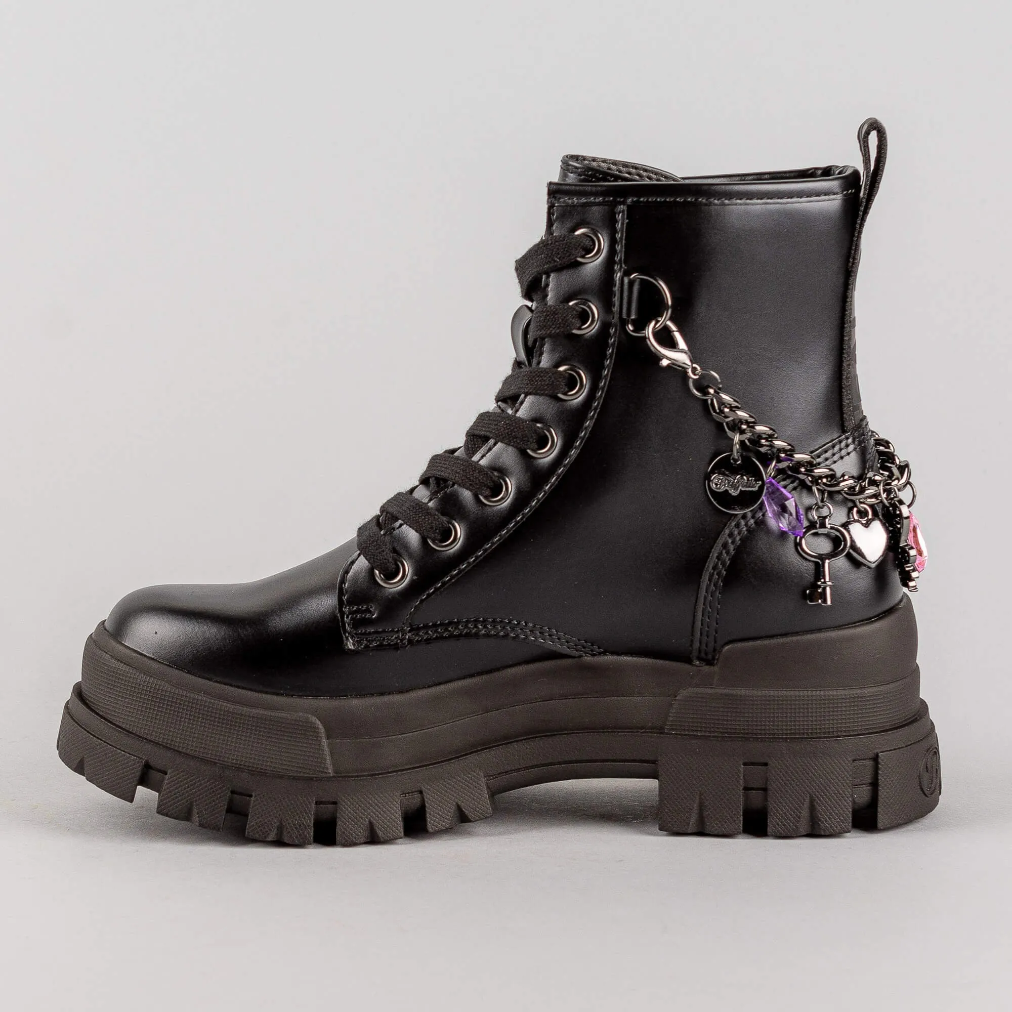 Buffalo ASPHA CHARMS black