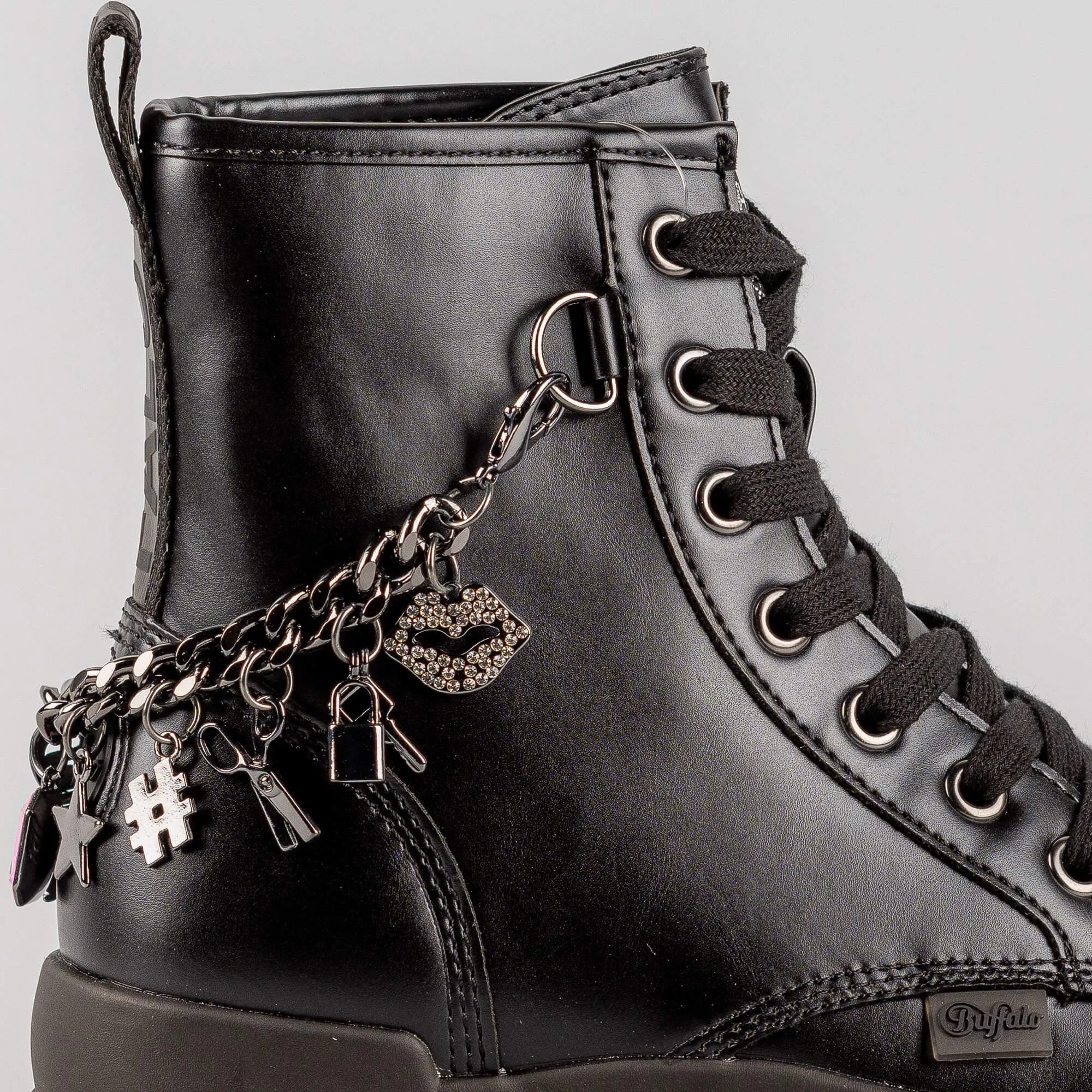 Buffalo ASPHA CHARMS black