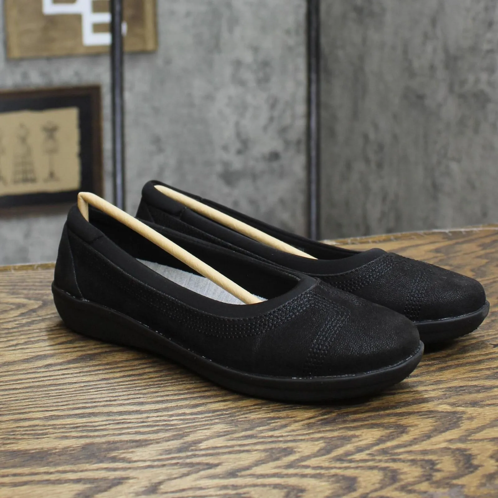 Clarks Of England Womens Ayla Low Flats Shoes 26137787 Black 6M