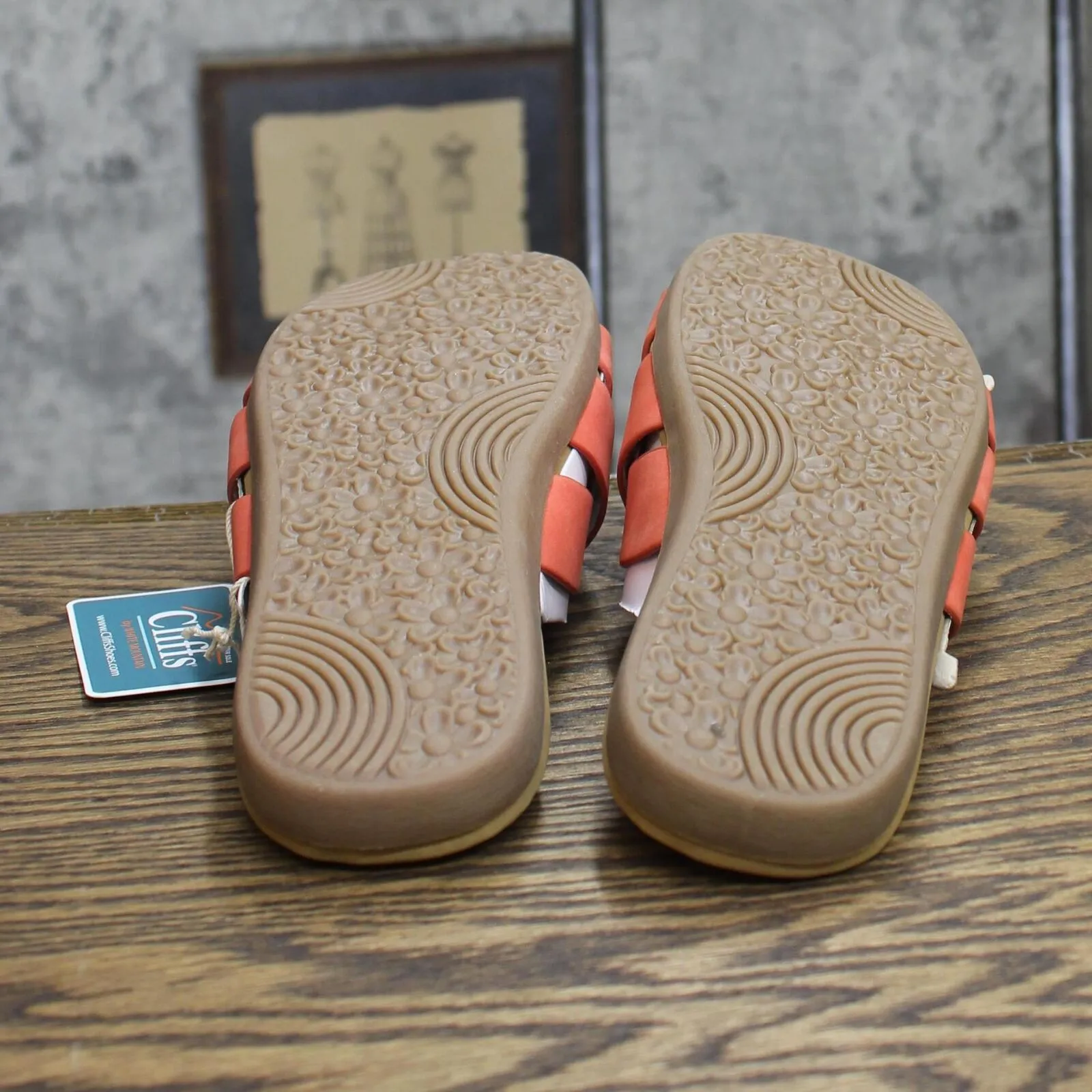 Cliffs By White Mountain Fortunate Womens Slide Sandal Red / Sueded / Smooth 8M
