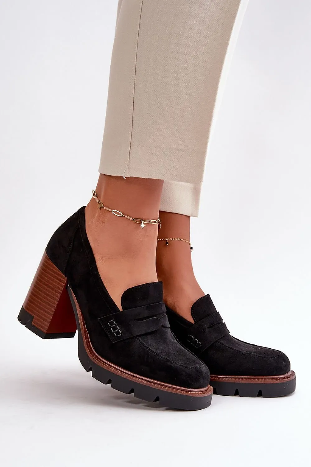 Heeled low shoes