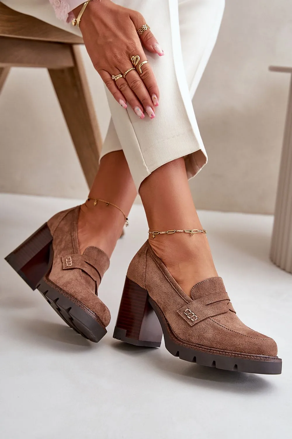 Heeled low shoes