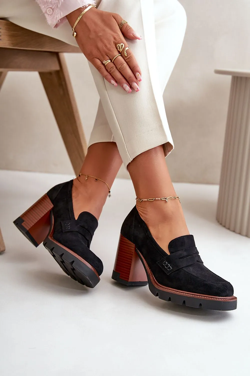 Heeled low shoes
