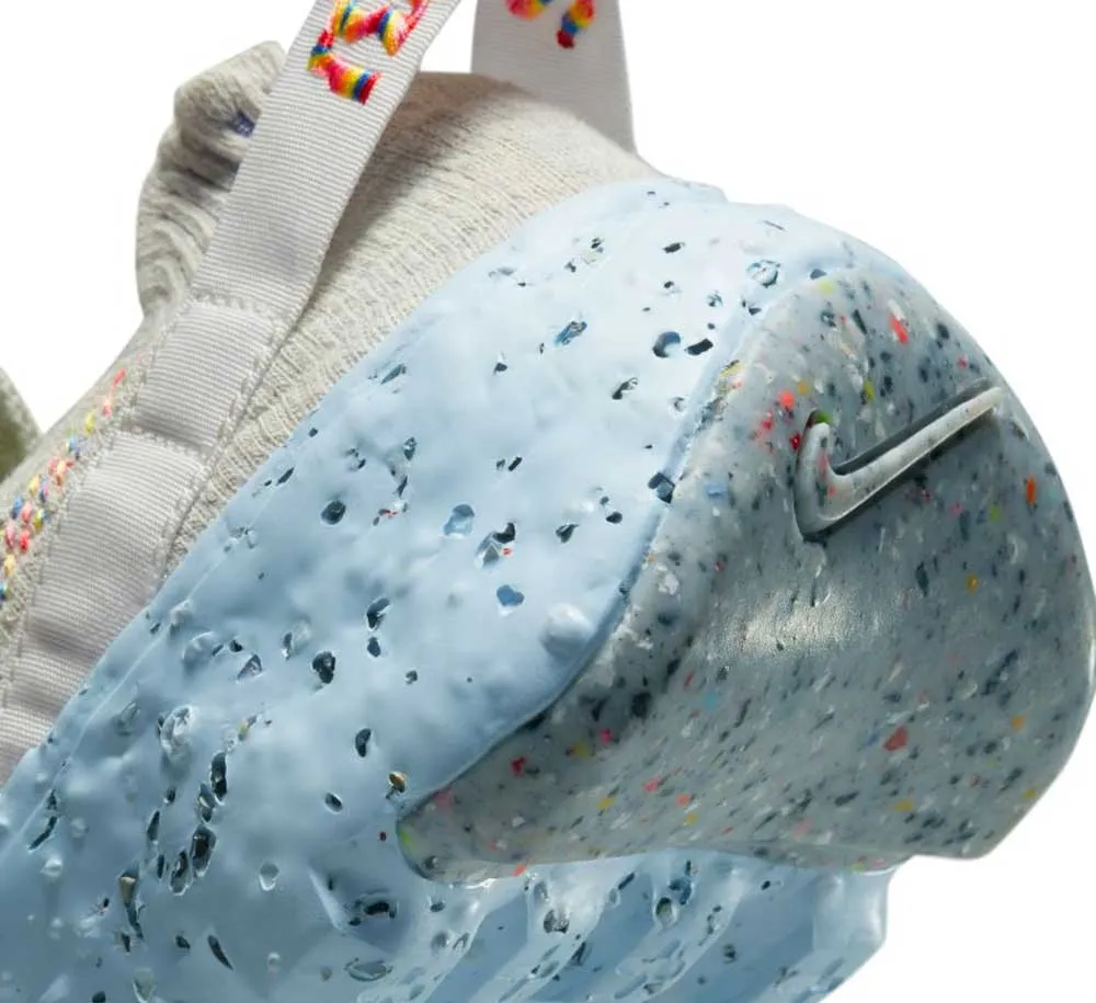 W NIKE SPACE HIPPIE 04